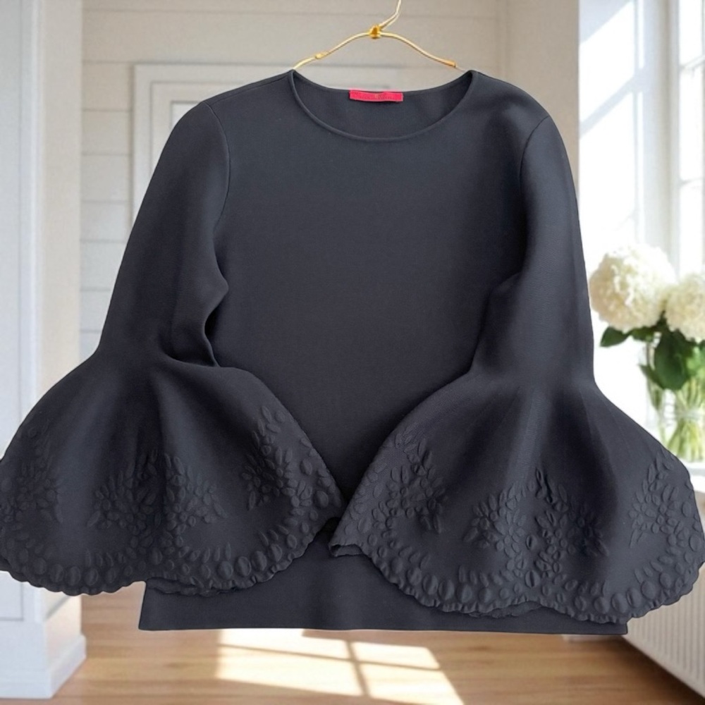 Carolina Herrera Luxury Bell Sleeve Top. LIKE NEW